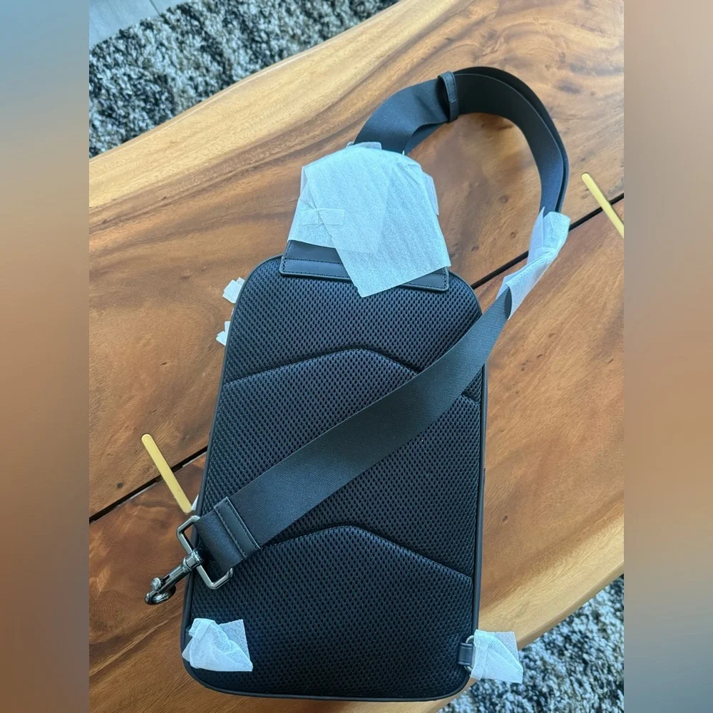 ❤️‍🔥NWT!! Coach Black and Gray “Ethan”Bag (12”x8”) Stylish, beautiful & timeless - Picture 2 of 6